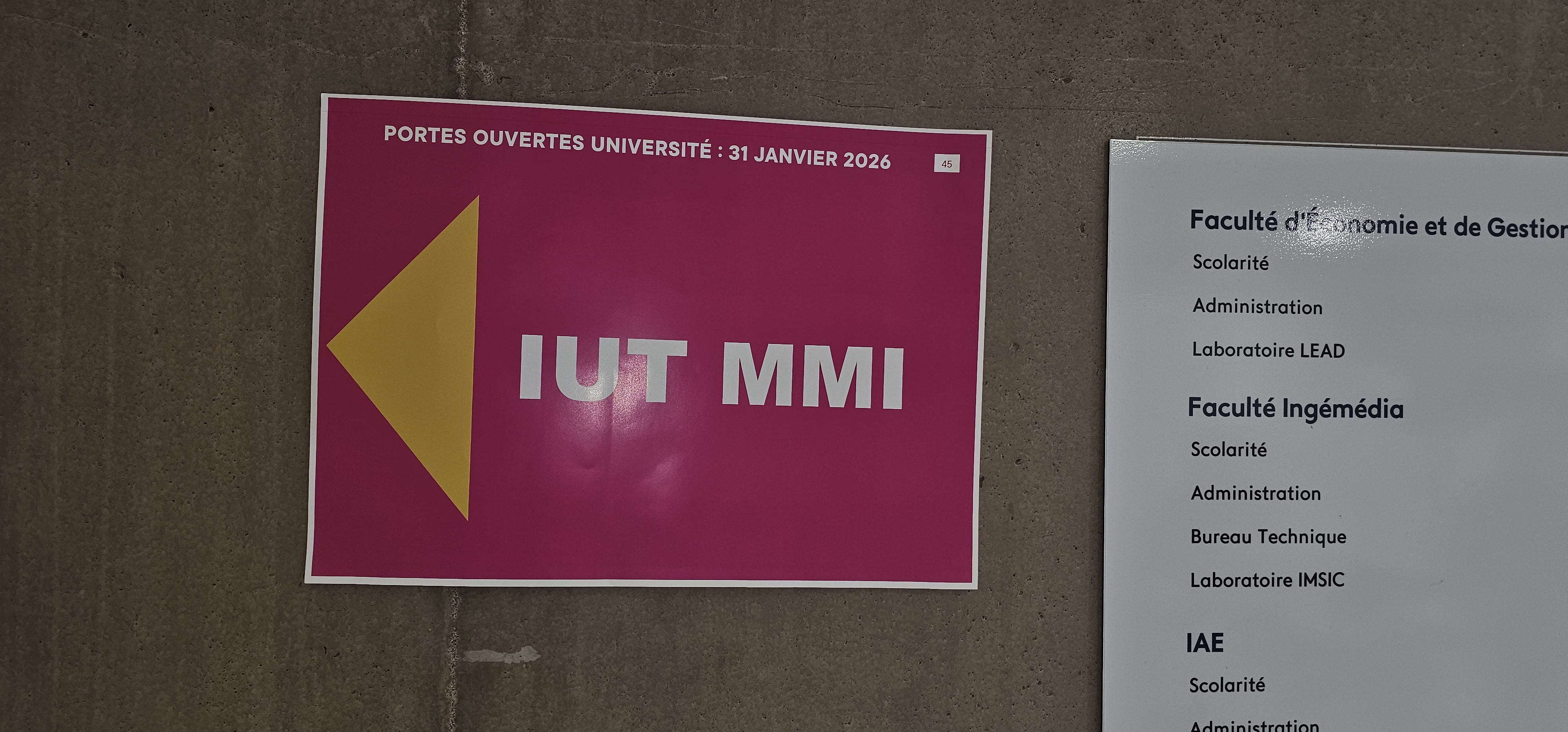 Panneau direction IUT MMI